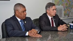Esquerda para Direita: Coronel Deusdete Souza de Oliveira Filho; Drº Antonio Carlos Videira, Secretário adjunto da Secretaria de Estado de Justiça e Segurança Pública (SEJUSP).