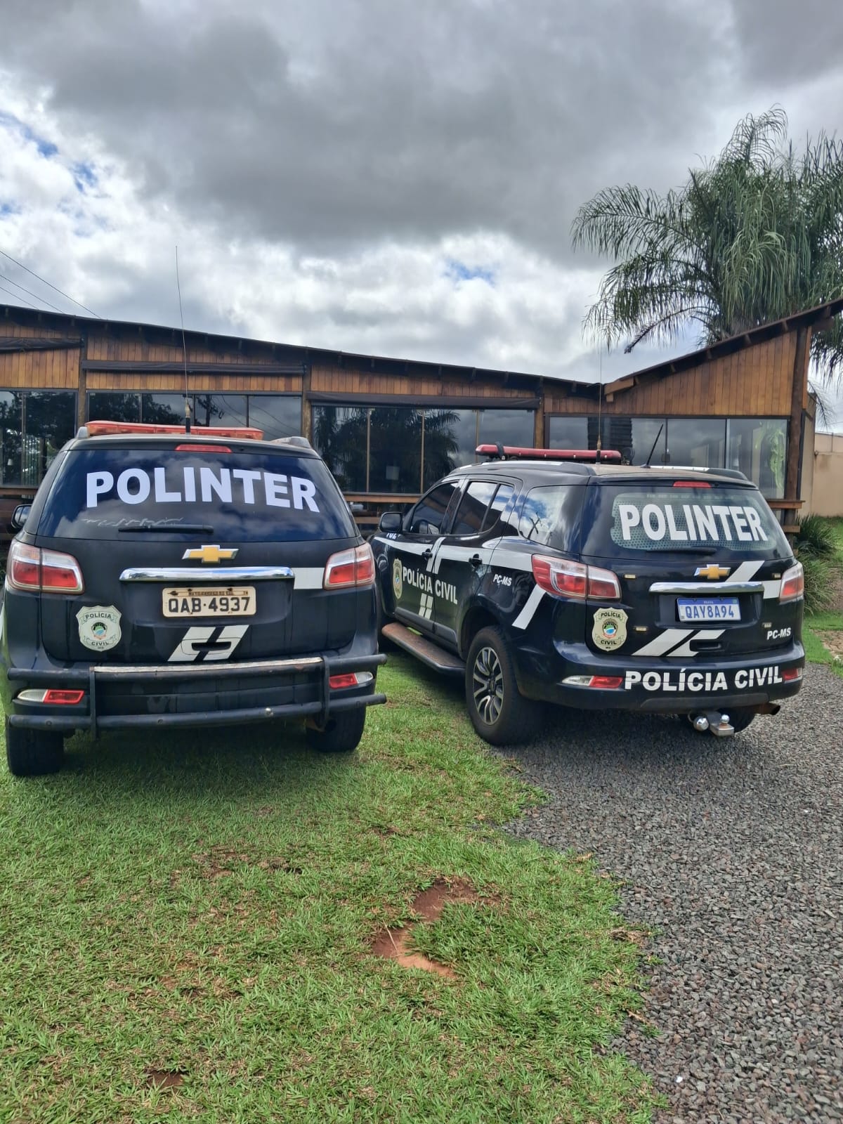 Polícia Civil cumpre mandado de prisão de mulher acusada de homicídio tentado e lesão corporal grave, em Campo Grande Polícia Civil cumpre mandado de prisão de mulher acusada de homicídio tentado e lesão corporal grave, em Campo Grande