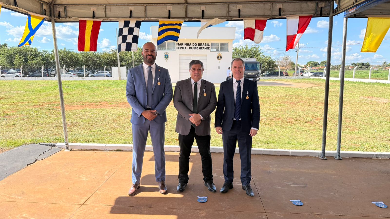Delegados da Polícia Civil são agraciados com a Medalha Amigo da Marinha Delegados da Polícia Civil são agraciados com a Medalha Amigo da Marinha