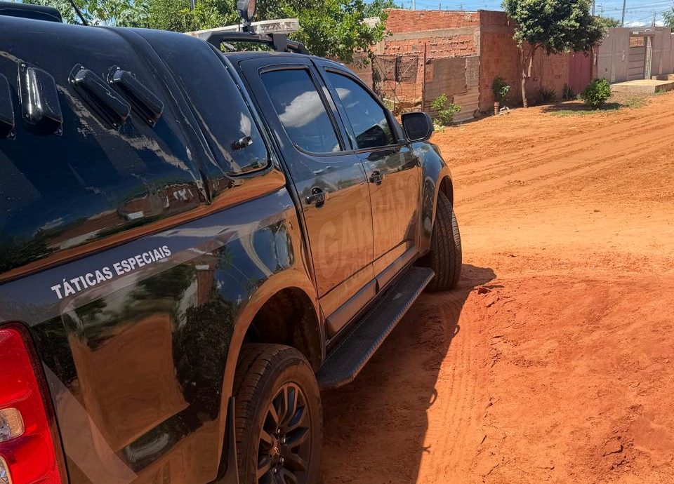 Polícia Civil prende foragido da justiça em posse de arma de fogo e drogas em Campo Grande Polícia Civil prende foragido da justiça em posse de arma de fogo e drogas em Campo Grande