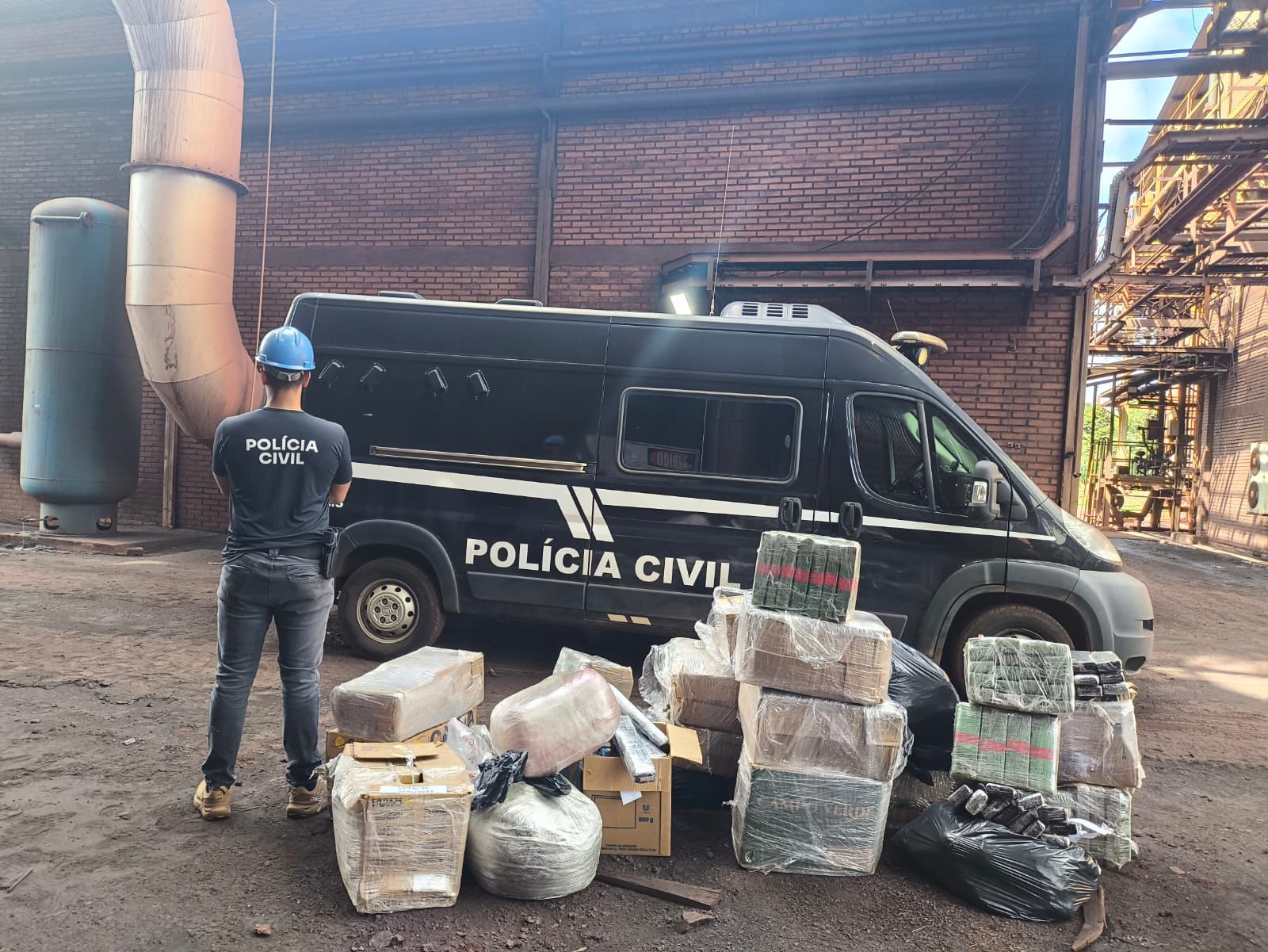 Polícia Civil incinera meia tonelada de entorpecentes em Ribas do Rio Pardo Polícia Civil incinera meia tonelada de entorpecentes em Ribas do Rio Pardo